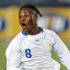 brassard - AfricaSoccer.com brassard TRÉSOR MPUTU HE WANTS THE ARMBAND FOR THE CAN AfricaSoccercom