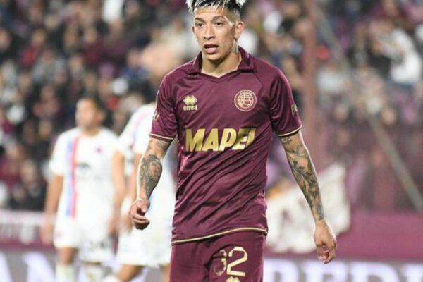 Mamelodi Sundowns acquire Argentine midfielder Matias Esquivel in a US$2.5 million deal