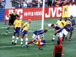  993924 477311422344107 1721634721 n 300x224   IMAGES OF THE DAY 15 YEARS AGO ZIDANE HENRY AND THE BLUES ON THE ROOF OF THE WORLD   AfricaSoccercom
