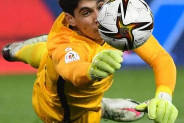 Bounou competes fiercely for best goalkeeper award at FIFA gala