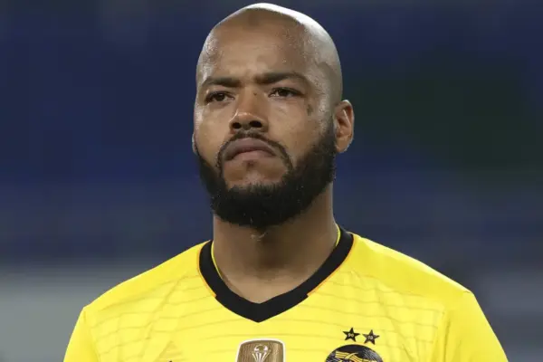 Goalkeeper dilemma intensifies for Algeria: Zeghba recalled for AFCON as M'Bolhi's injury casts shadow