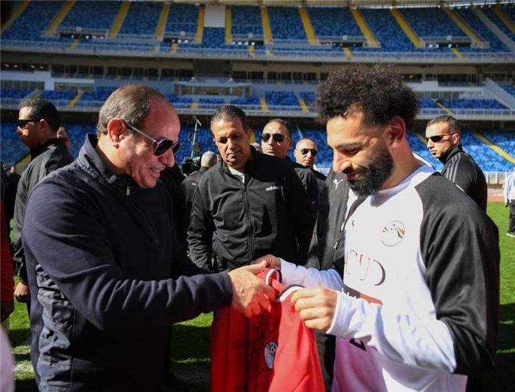 President Sisi conveys message to Egypt's national team as Salah and Vitoria pledge commitment