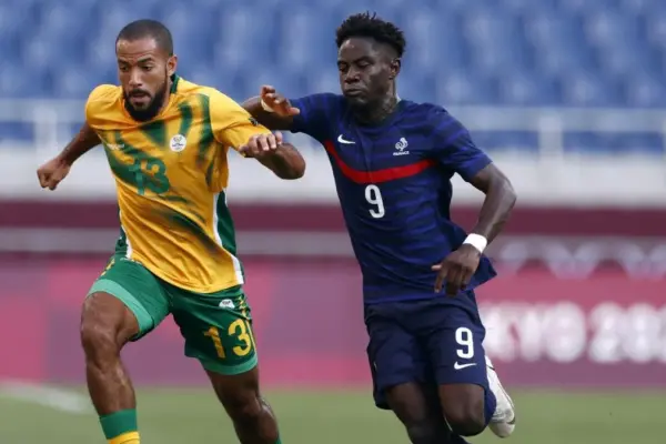 Saint-Etienne and Bordeaux lock horns in pursuit of Nathanaël Mbuku's potential return to Ligue 1