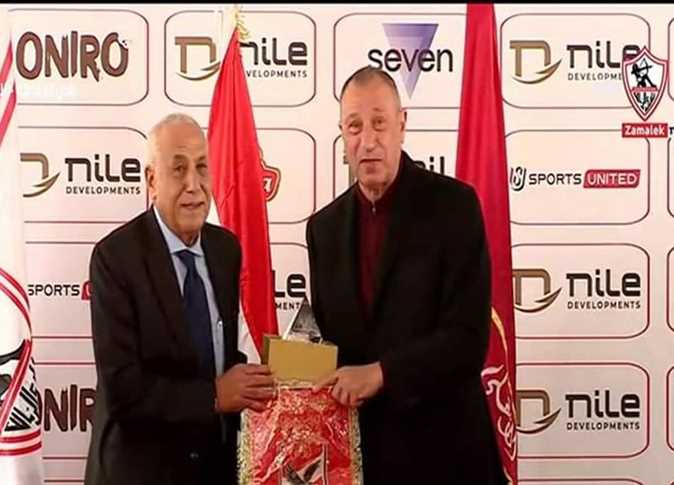 Ahlys president presents emblem to Zamaleks counterpart in symbolic gesture Ahlys president presents emblem to Zamaleks counterpart in symbolic gesture   Your Ultimate African Football Destination | Africa Soccer