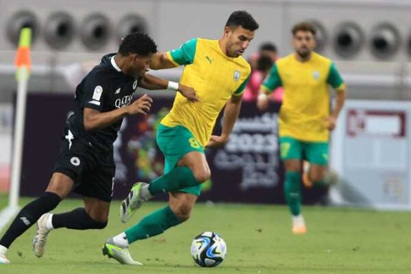 Qatari League match plunged into chaos as Al-Wakrah president storms pitch