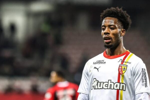 Lens Considers striking transfer options amid Elye Wahi's struggles