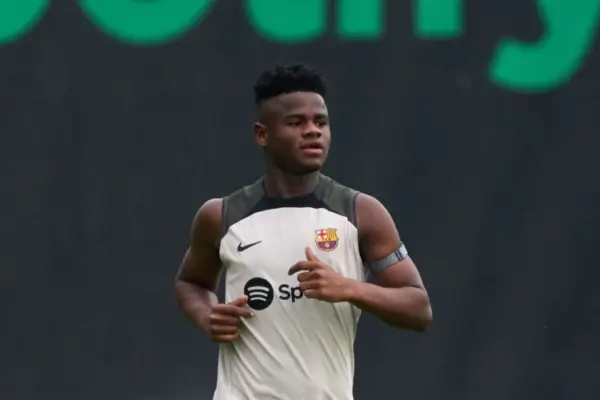 Rising star Mikayil Faye impresses in FC Barcelona first team training