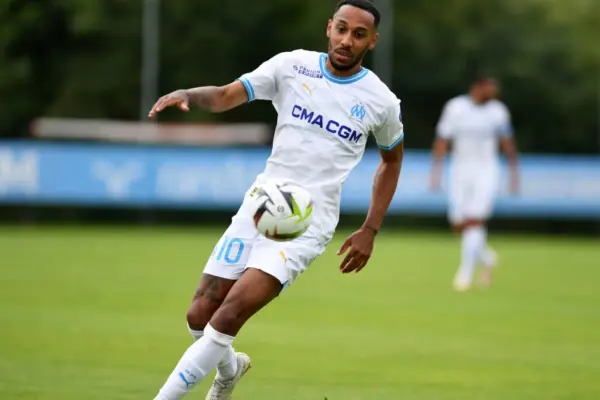 Pierre-Emerick Aubameyang anticipates every clash with Lyon as a personal derby