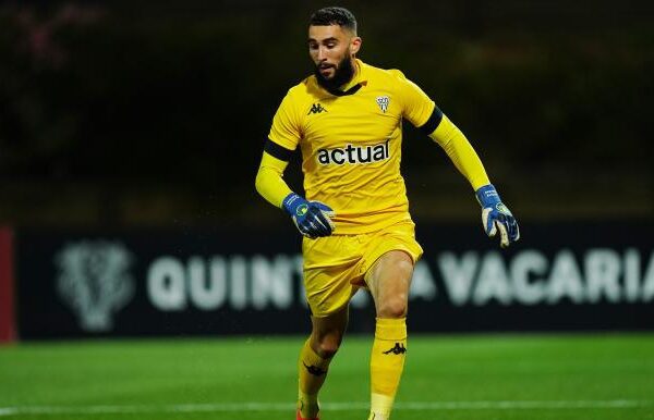 Algerian goalkeeper Mandrea reveals support amid harsh criticism