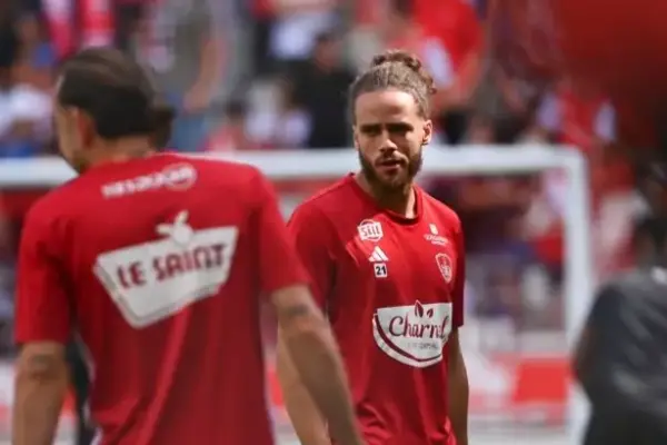 Stade Brestois claims crucial victory despite Billal Brahimi's dismissal against Lorient in Ligue 1 clash