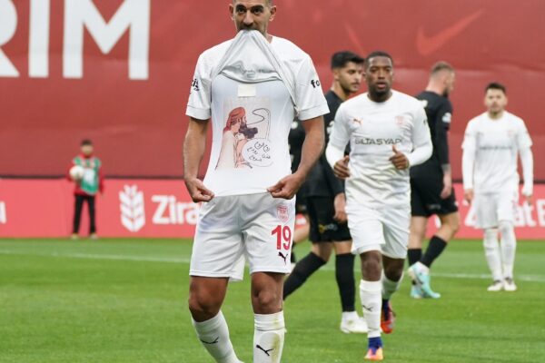 Alanyaspor ends Trabzon's winning streak with Trezeguet's involvement