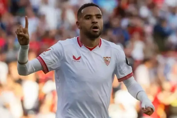 Sevilla FC's En-Nesyri and coach exchange words in altercation