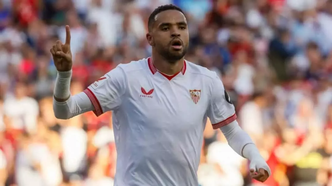 Sevilla FC's En-Nesyri and coach exchange words in altercation