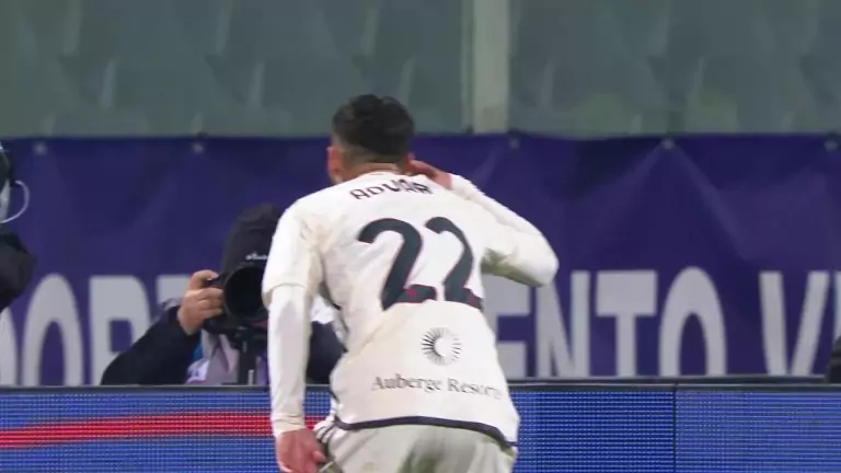 Houssem Aouar revives AS Roma with spectacular goal against Fiorentina