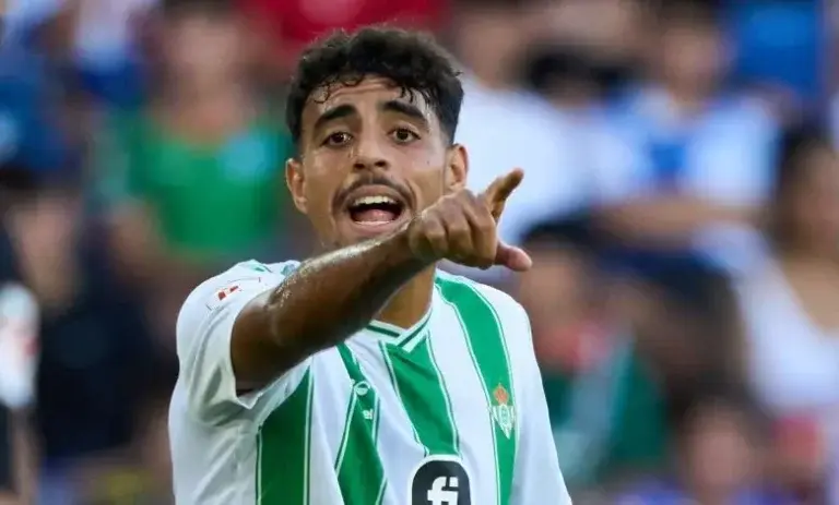 Moroccan defender Shadi Riyadh addresses rumors of Barcelona return