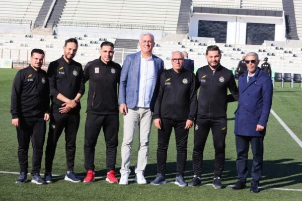 Algeria national team coach observes ES Setif players