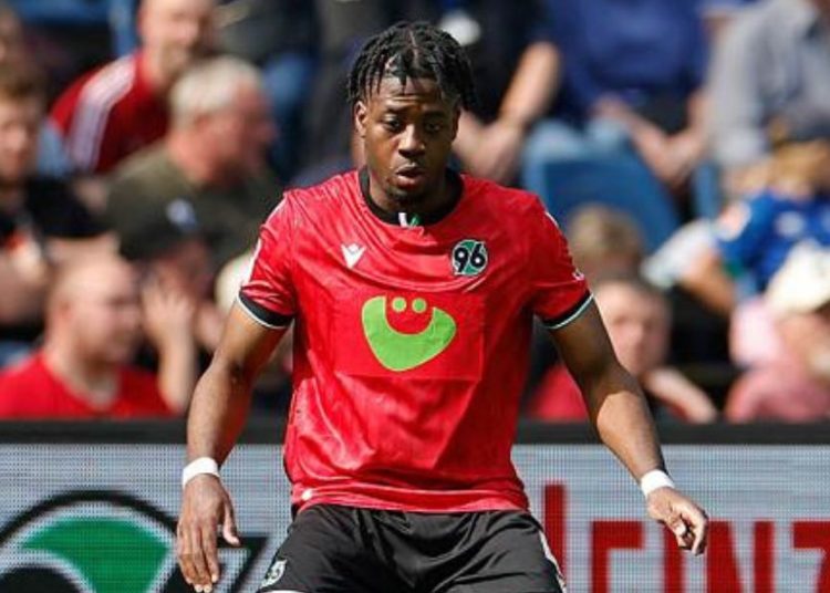 Bright Arrey-Mbi commits to Hanover 96 with contract extension