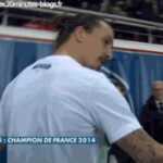 Zlatan Ibrahimovic: he raises his elbow and foot… in front of his son! – video–