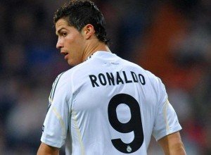 Cristiano Ronaldo Prolonge Au Real Madrid 300x220 1