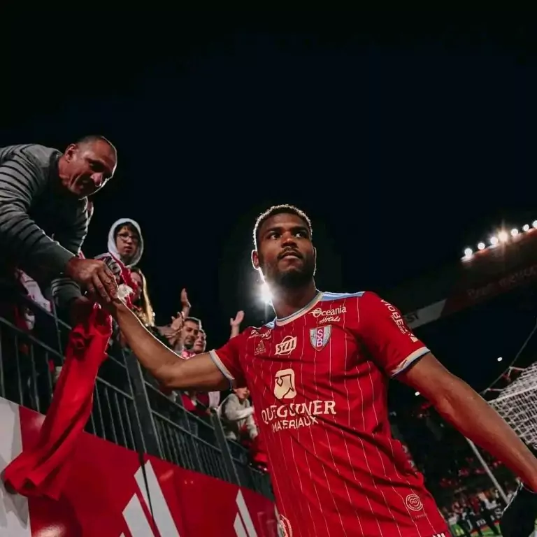 Brestois star Steve Mounié eyes Champions League amid contract uncertainty