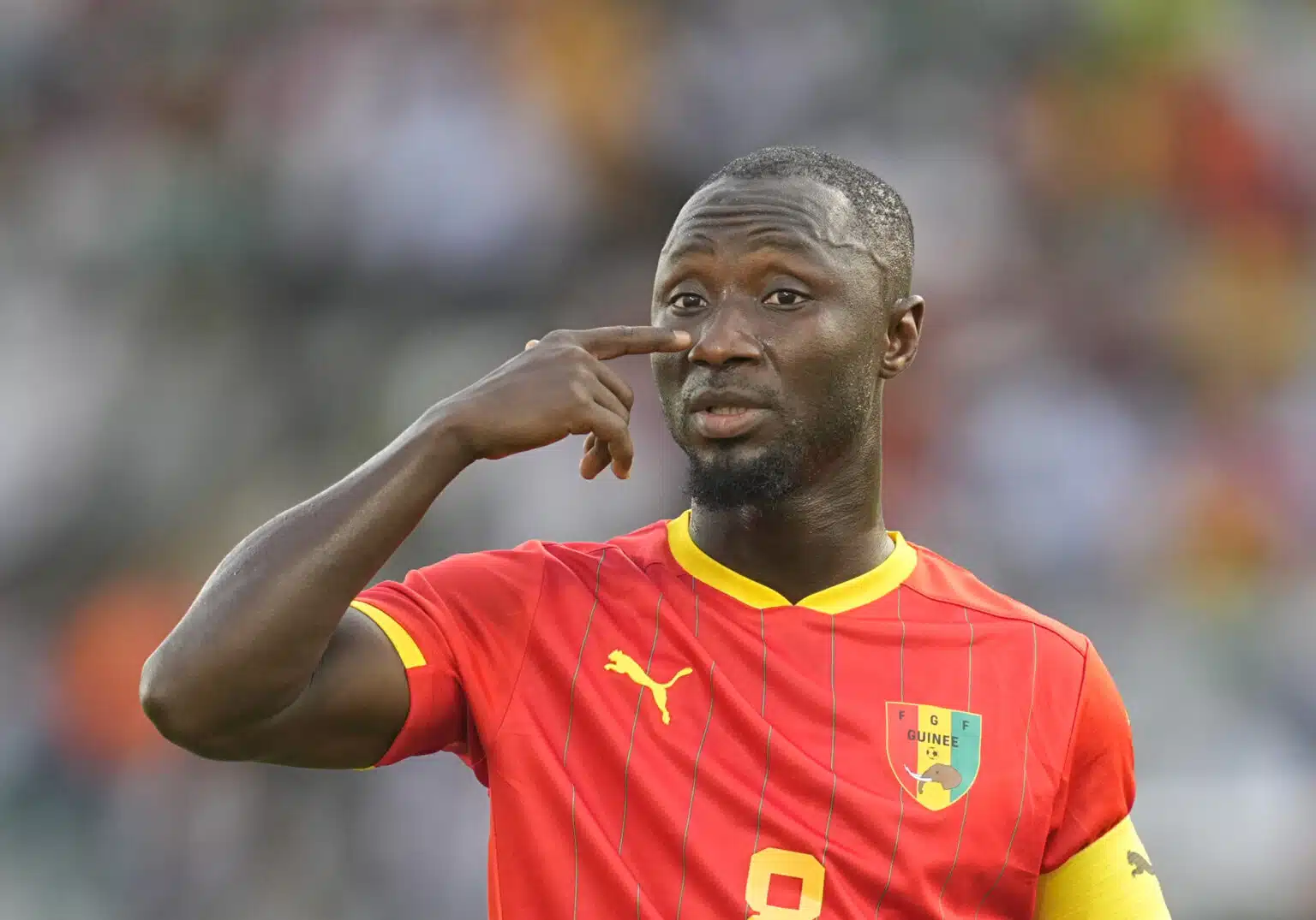 **Naby Keita Departs Werder Bremen Amid Frustration** Guinean midfielder Naby Keita has bid farewell to Werder Bremen after a tumultuous period at the Bundesliga club, culminating in a dramatic exit during the 29th matchday of the league. Keita's journey with Werder Bremen, which commenced last summer as a free agent, has concluded abruptly. The midfielder, aiming to rejuvenate his career following a challenging season marred by injuries at Liverpool, encountered difficulties making his mark in his inaugural season in northern Germany. Despite initial optimism surrounding his arrival, Keita's on-field contributions were minimal, featuring in just five matches throughout the season. His playing time was significantly hindered by a series of injuries, including a torn adductor muscle and recurring muscle discomfort, sidelining him for approximately one hundred days of the campaign. Additionally, Keita frequently found himself relegated to the bench for matches, with tensions reaching a crescendo during the recent encounter against Leverkusen. Upon learning of his impending substitution, Keita opted to forego joining the team bus and instead returned home, signaling his frustration and disillusionment with his lack of game time. Clemens Fritz, Werder Bremen's director, confirmed Keita's unexpected departure, acknowledging the ramifications of the midfielder's actions. The incident underscores the escalating tensions surrounding Keita's tenure at the club and raises uncertainties regarding his future prospects in professional football. Keita's exit from Werder Bremen signifies the conclusion of a challenging chapter in his career and sparks speculation about his next steps. As he navigates this transitional phase, Keita will undoubtedly seek opportunities to reignite his career and demonstrate his abilities on the football pitch once more. With the Bundesliga season drawing to a close, Werder Bremen must now regroup and focus on concluding the campaign positively as they navigate the competitive landscape of the league while adapting to the departure of one of their key players.