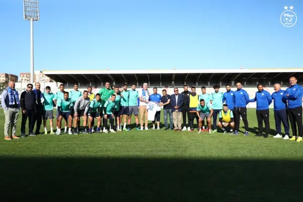 Vladimir Petković observes MC El Bayadh players