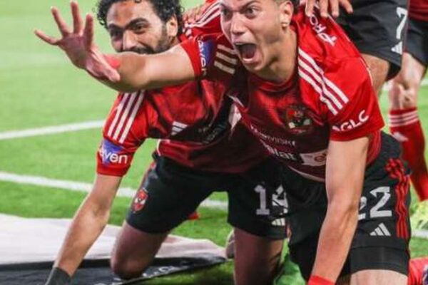 Imam Ashour receives special award for first goal with Al Ahly in league "Video"