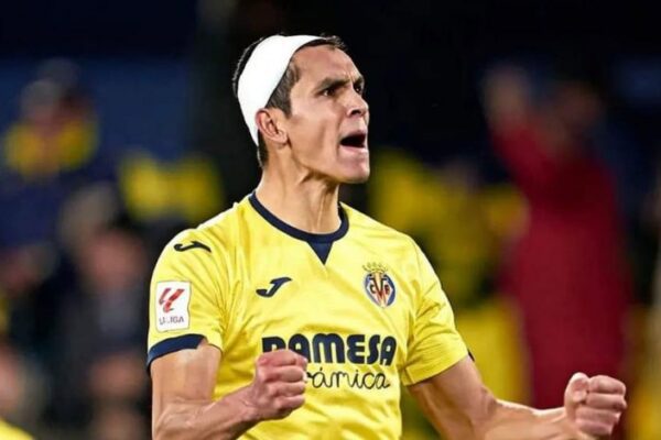 Aïssa Mandi faces crucial career decision amidst competitive pressures