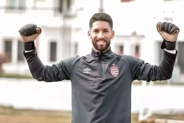 Club Africain's goalkeeper Mouez Hassen seeks early departure