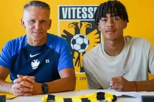 South African midfielder Michael Dokunmu signs first professional contract with Vitesse Arnhem