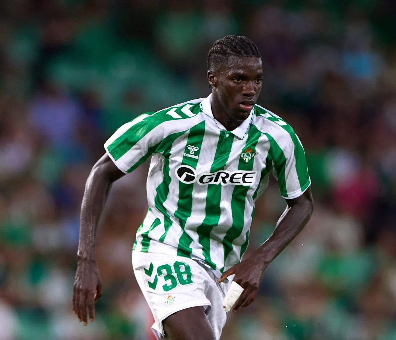  Villarreal pursues Betis youngster Assane Diao as transfer window nears end