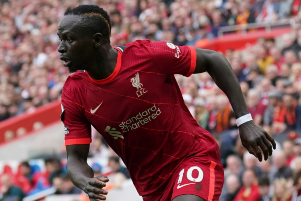 Wijnaldum clarifies misunderstanding over iPhone gift to Sadio Mané