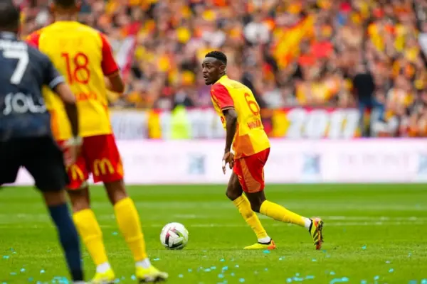 Lens midfielders Spierings and Abdul Samed relegated to teserve training