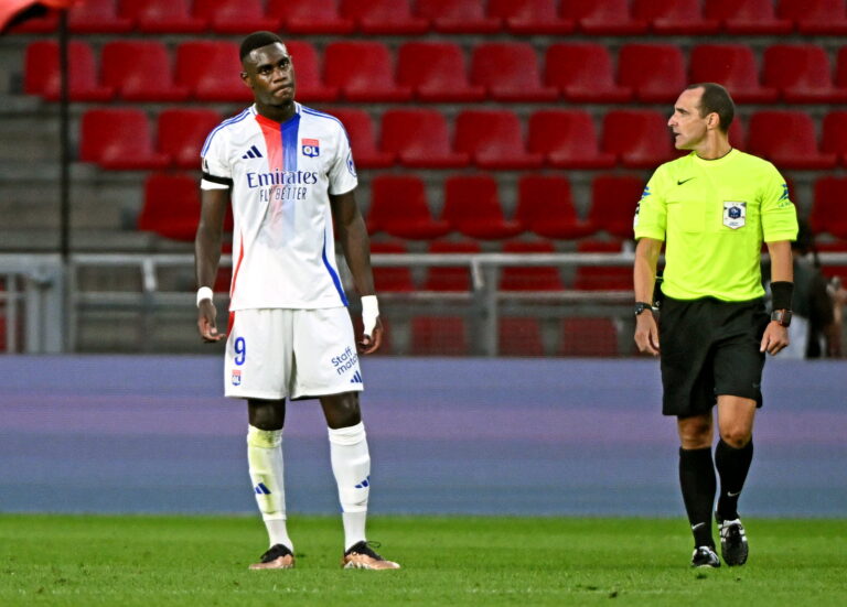 Moussa Niakhaté apologizes for costly error in Olympique Lyonnais debut