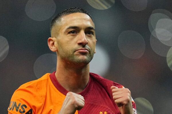 Galatasaray legend Sabri Sarioglu urges support for Hakim Ziyech amidst uncertainty