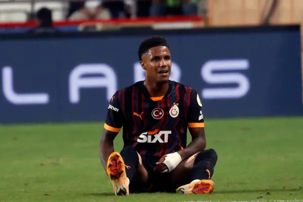  Ismail Jakobs exits early due to injury in Galatasaray's win