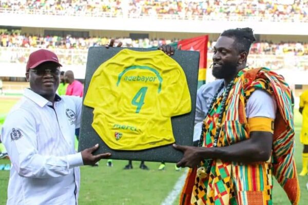Emmanuel Adebayor bids emotional farewell, asks Togolese fans for forgiveness