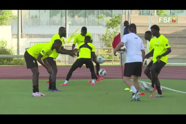 Lions struggle with ball distribution: Koulibaly's hesitation and the need for modern adjustments