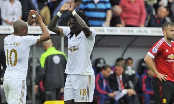 André Ayew bids farewell to Bafétimbi Gomis following retirement announcement