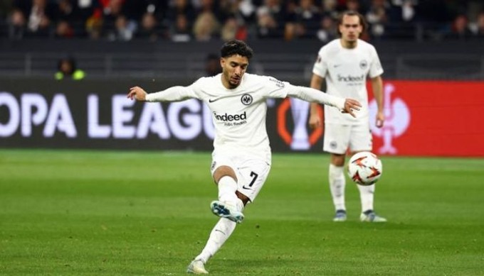 Eintracht Frankfurt coach praises Marmoush's spectacular free kick goal
