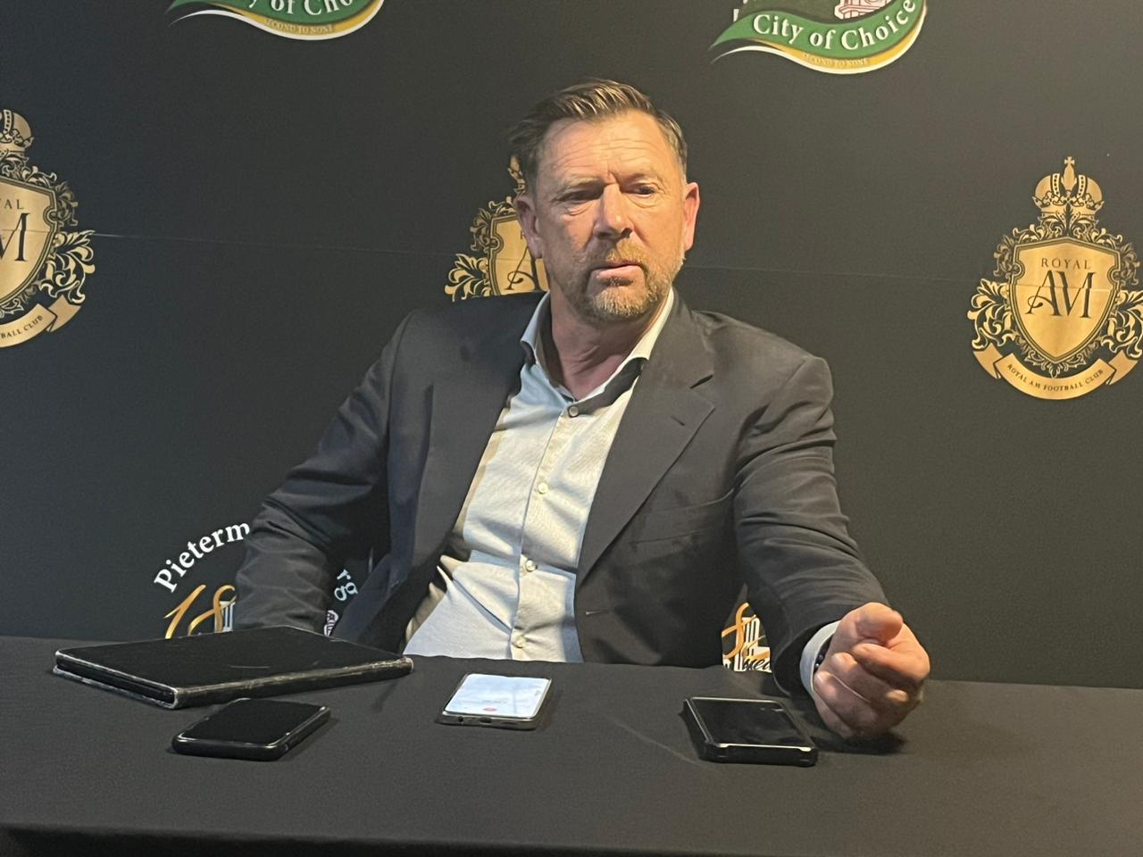 Afrique Du Sud Le Coach De Cape Town City Perd Son Sang Froid Apres Une Defaite Thumbnail