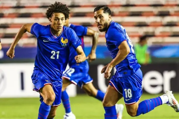 Ryad Boudebouz offers wise counsel to Akliouche and Cherki on national team choices