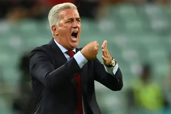 Algeria's Vladimir Petković targets Mitchell Weiser for march squad