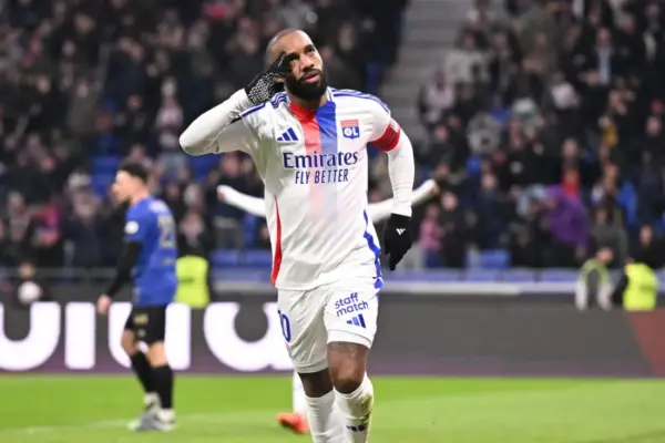 Lacazette hat-trick powers Lyon to dominant victory over Nice