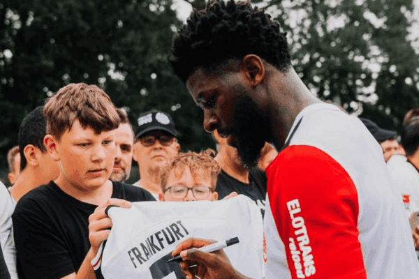 Eintracht Frankfurt terminates contract of Cameroon defender Jerome Onguéné