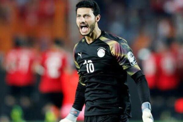 Egyptian goalkeeper Mohammed El-Shenawy turns down Saudi Arabia offers to extend Al Ahly stay