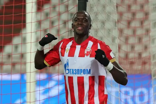 Senegalese striker Chérif Ndiaye shines with double in eternal derby, cementing his place in history