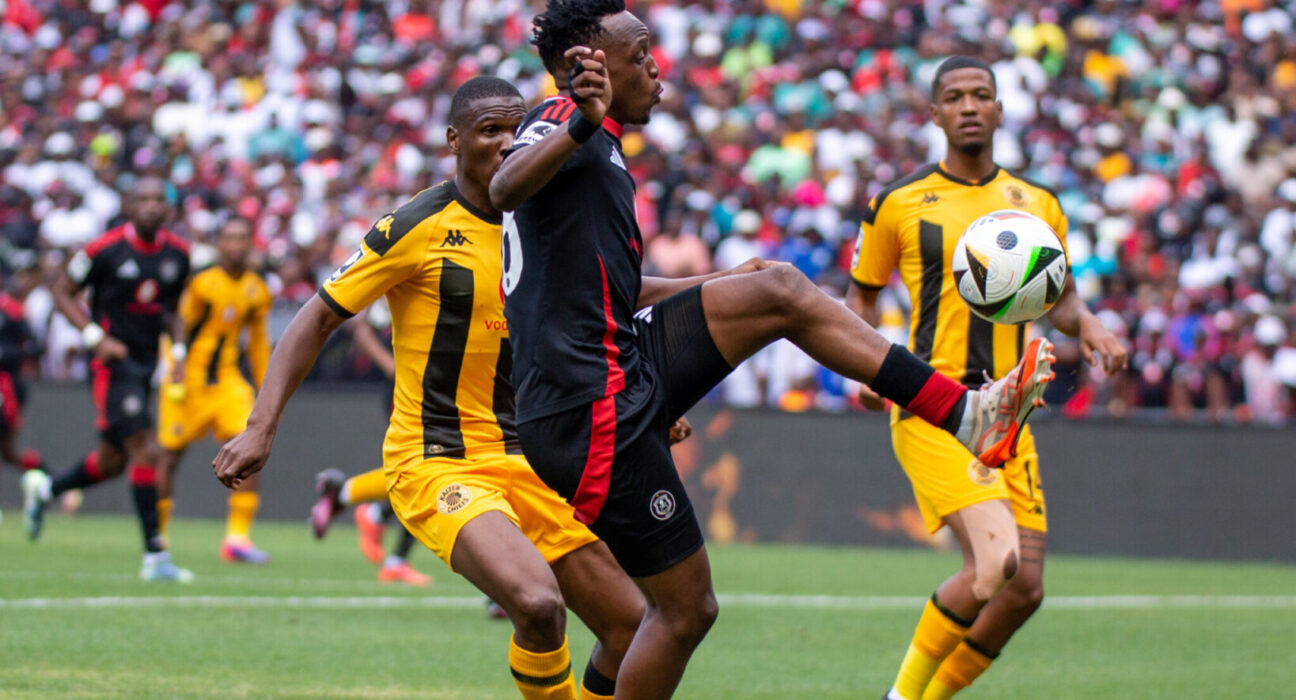 Afrique Du Sud Lentraineur Des Orlando Pirates Salue Patrick Maswanganyi Apres La Victoire Dans Le Derby Thumbnail 1638x2048 1