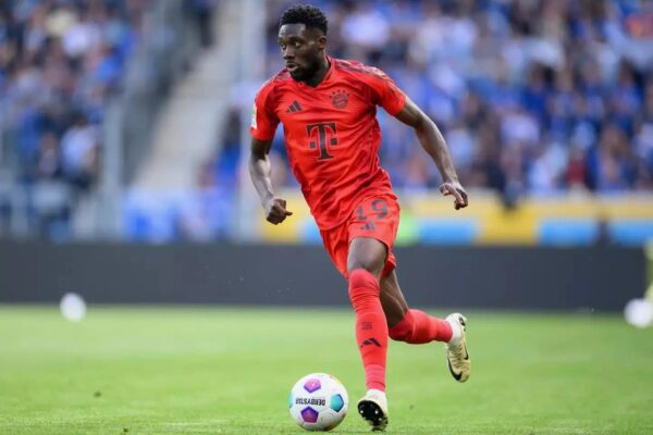 Alphonso Davies signs contract extension with Bayern Munich in unique announcement