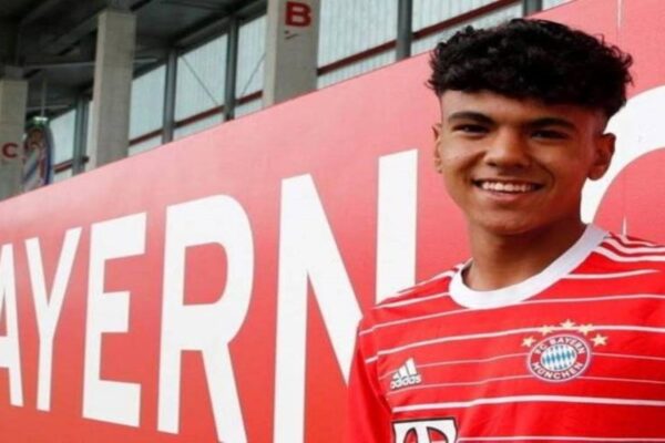 Adam Aznou joins Real Valladolid on loan from Bayern Munich